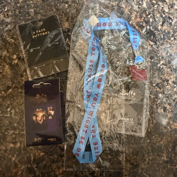 Buffy the Vampire Slayer Magnets Buttons & Lanyard NEW - Picture 2 of 2